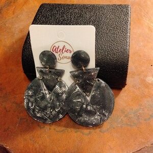 Women's  NWT 2 1/2" Gray & Silver dangle fashion earrings by Atelier Sona